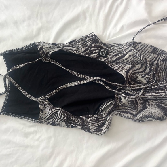 jolyn zebra onesie - Picture 2 of 2